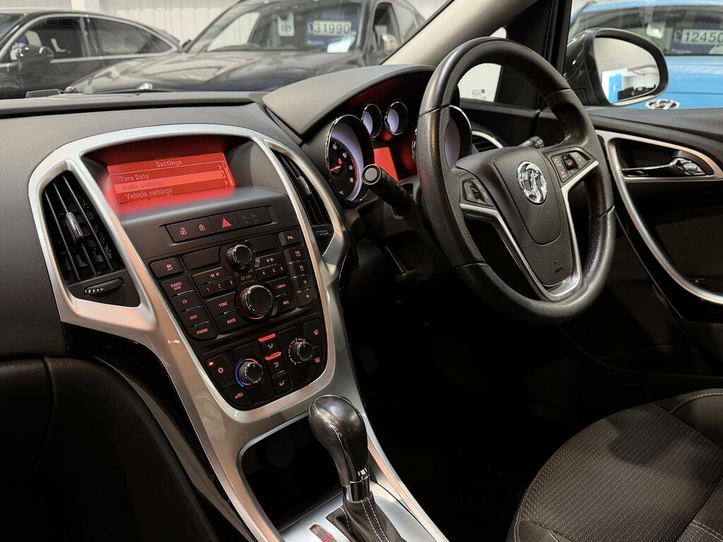 Vauxhall Astra 1.4T 16V Limited Edition Euro 5 Red #36