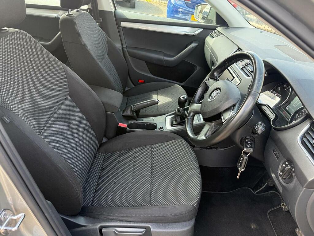 Skoda Octavia Hatchback 2.0 Tdi Vrs Euro 6 Ss Snav 201 Silver #9