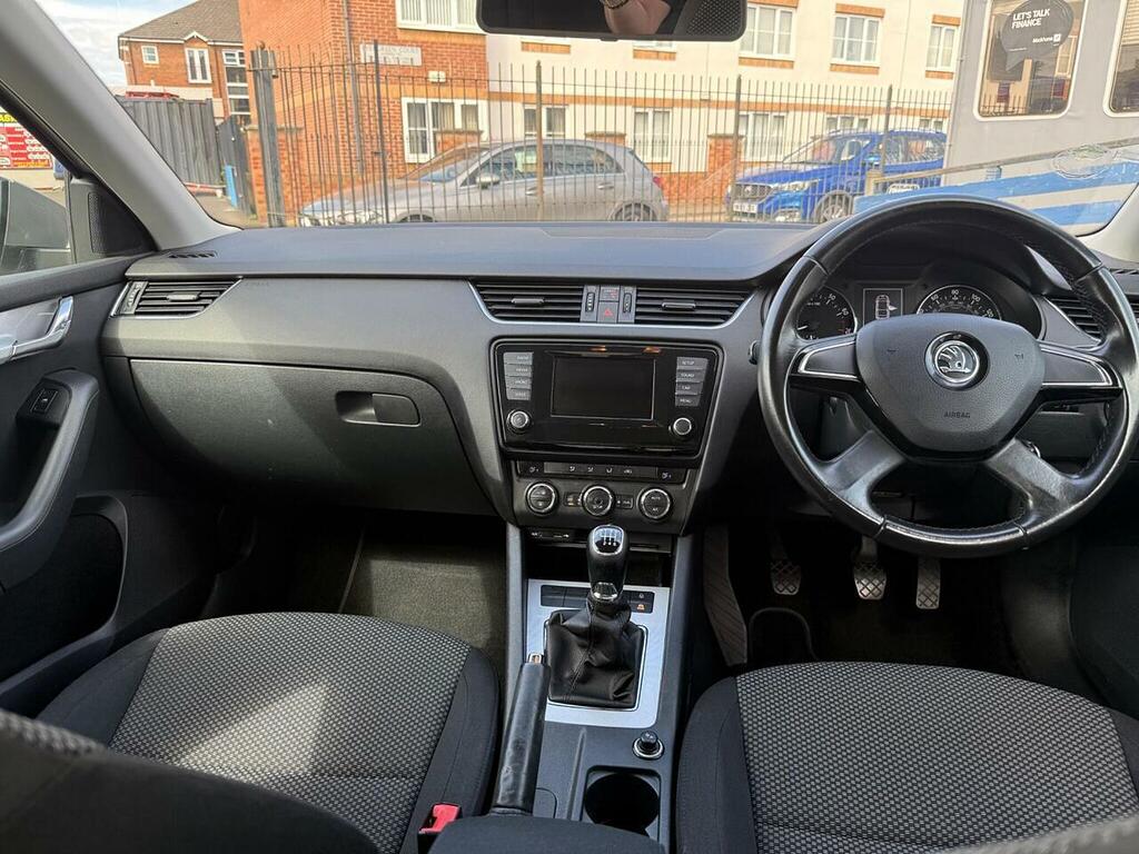 Skoda Octavia Hatchback 2.0 Tdi Vrs Euro 6 Ss Snav 201 Silver #7