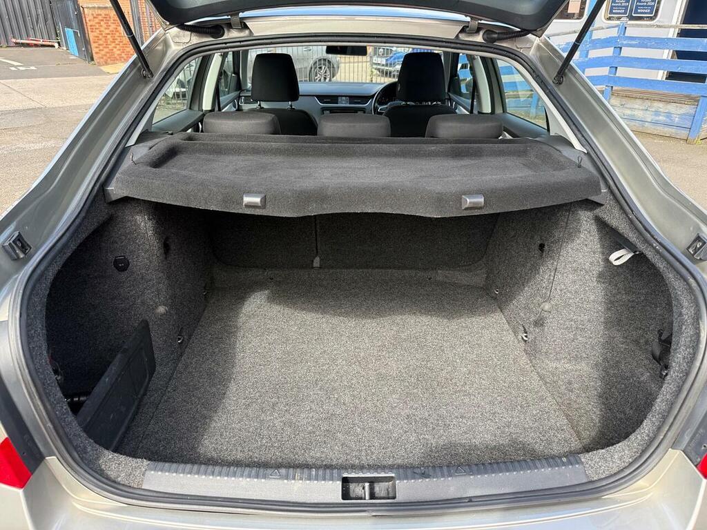 Skoda Octavia Hatchback 2.0 Tdi Vrs Euro 6 Ss Snav 201 Silver #14