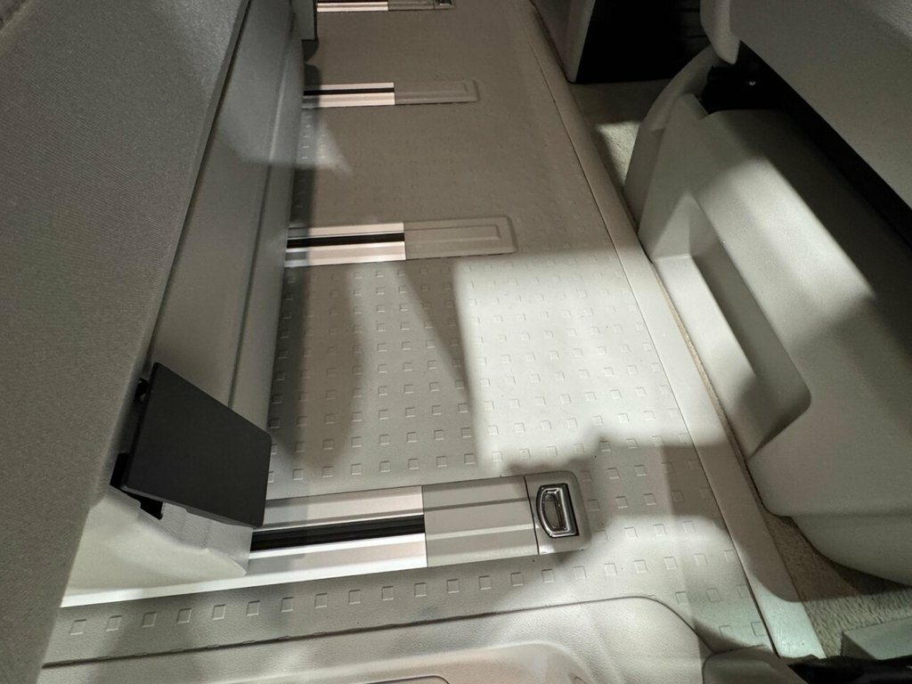 Volkswagen California Beach Edition White #20
