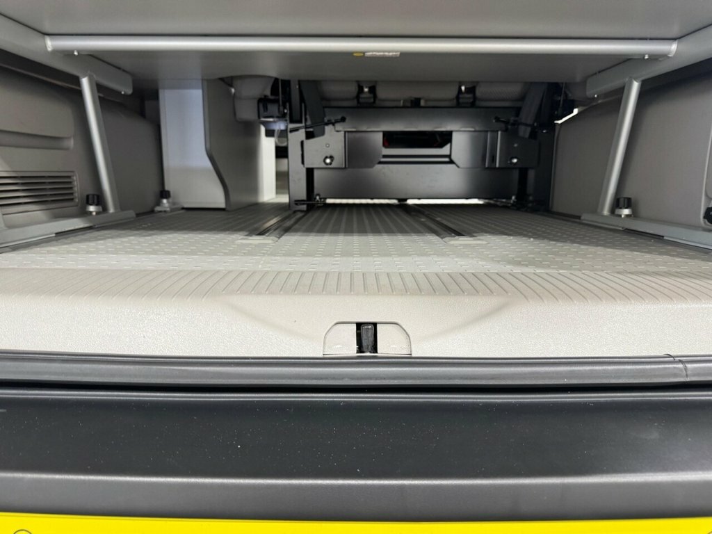Volkswagen California Beach Edition White #24