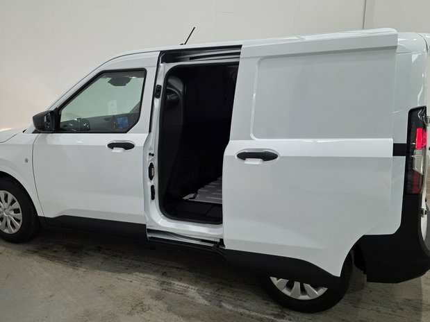 Ford Transit Courier Mpv Green #32