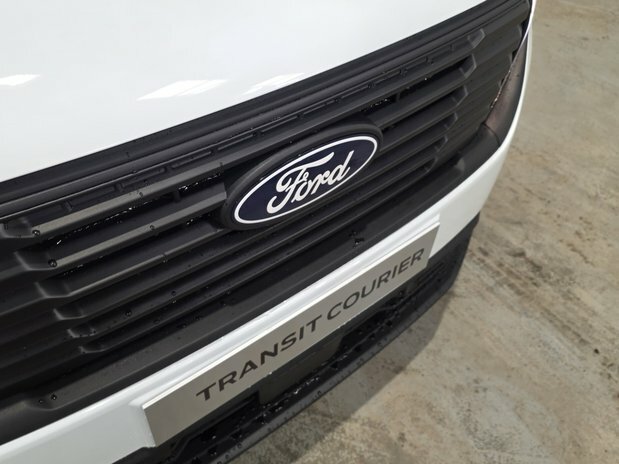 Ford Transit Courier Mpv Green #29