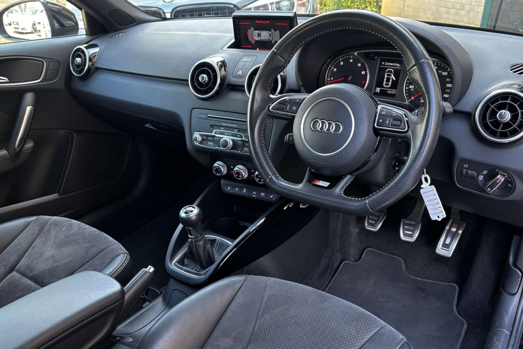 Audi A1 Tfsi Cod Black Edition Hatchback Eur LO67ENE #5