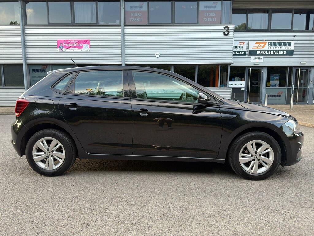 Volkswagen Polo Se Black #4