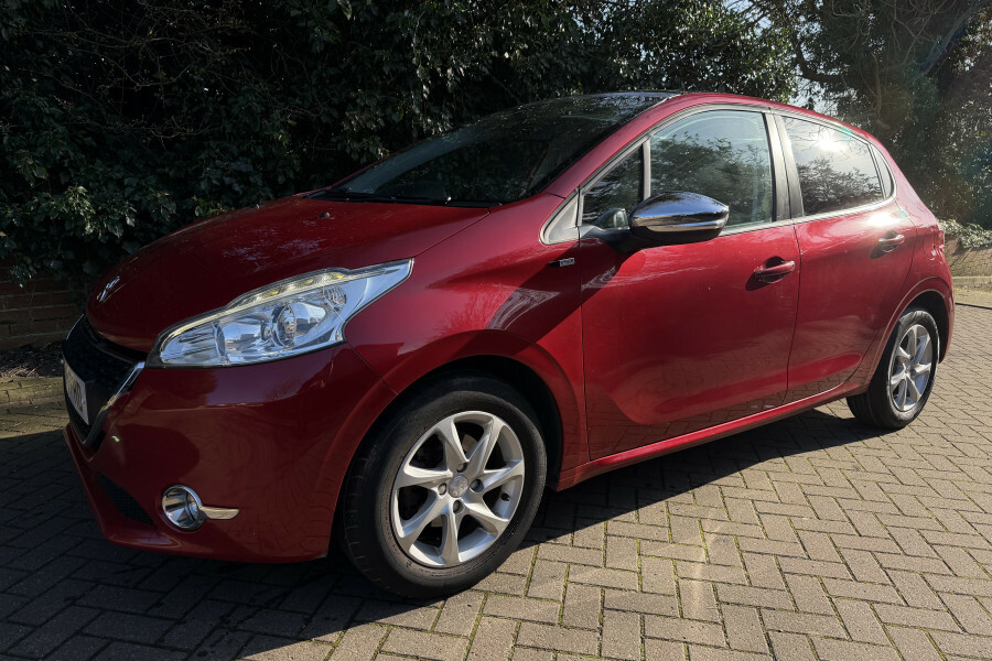 Peugeot 208 208 Style Red #2