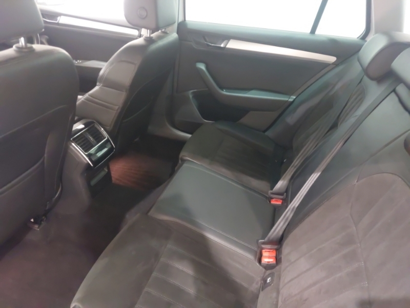 Skoda Superb 1.6 Tdi Cr Se Business White #6