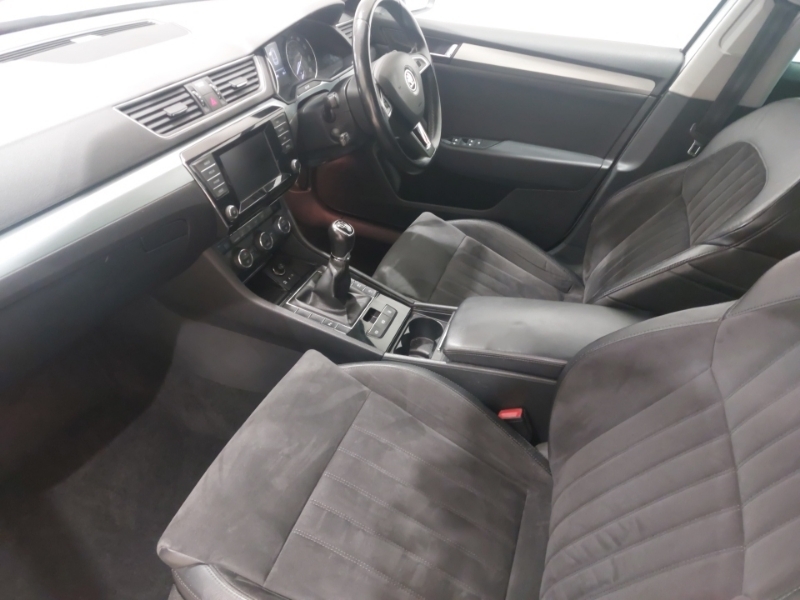 Skoda Superb 1.6 Tdi Cr Se Business White #5