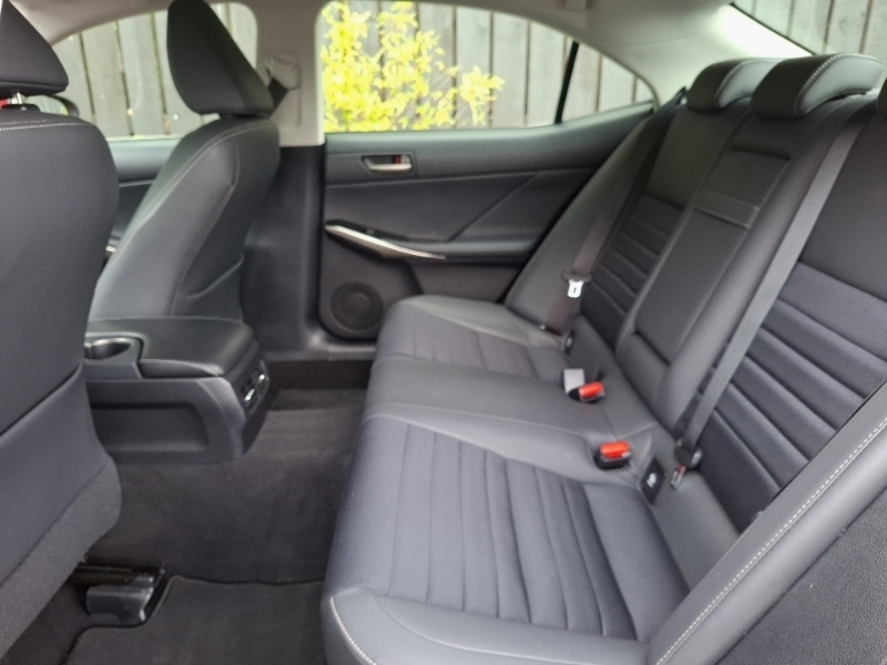Lexus IS 300H Cvt Red #6