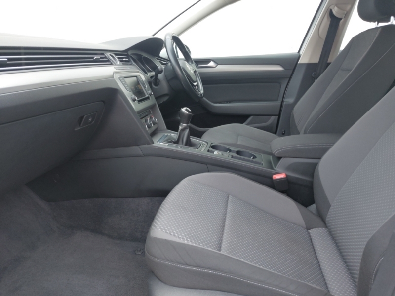 Volkswagen Passat 1.6 Tdi S White #5