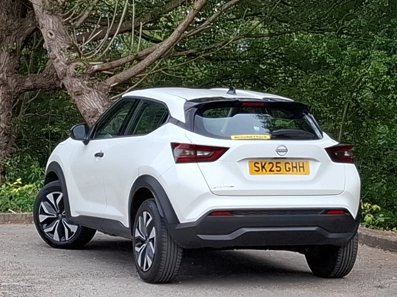 Nissan Juke 1.0 Dig-t Acenta Premium SK25GHH White #2