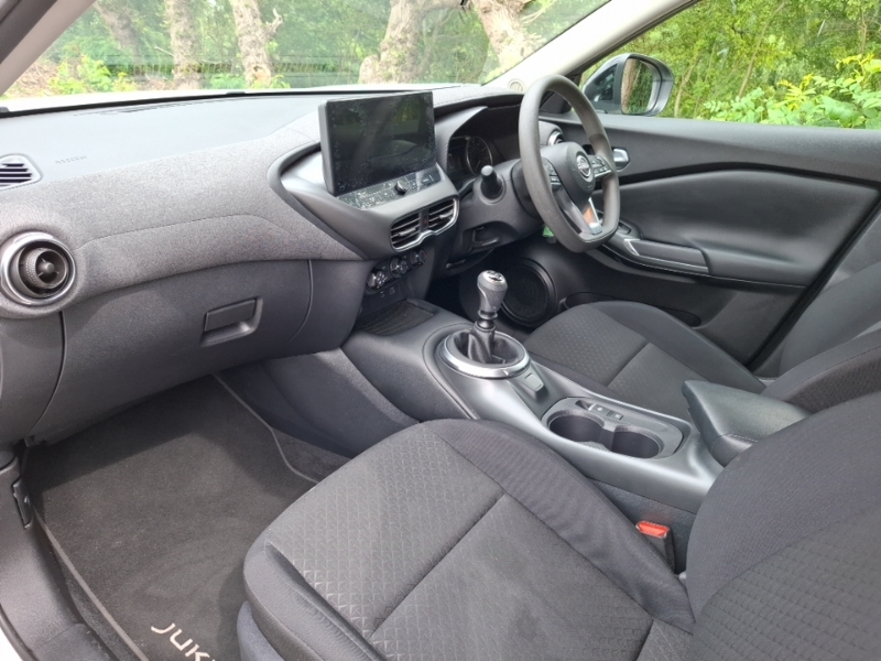 Nissan Juke 1.0 Dig-t Acenta Premium SK25GHH White #5
