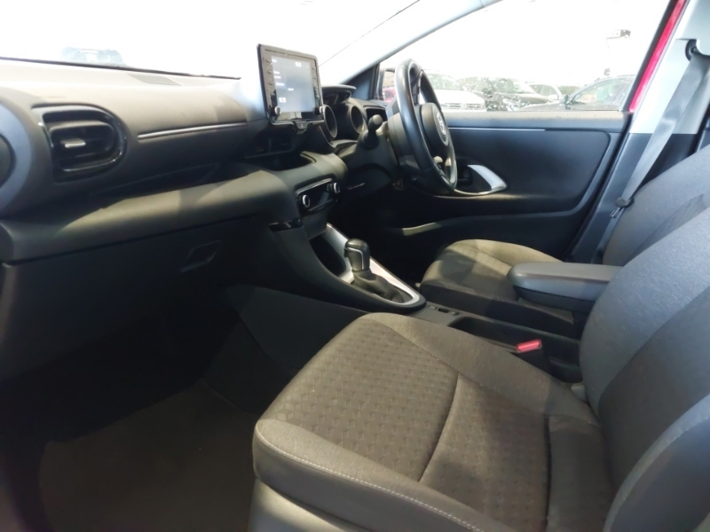Toyota Yaris 1.5 Hybrid Design Cvt ML23VCW Red #4