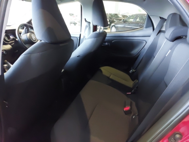 Toyota Yaris 1.5 Hybrid Design Cvt ML23VCW Red #5