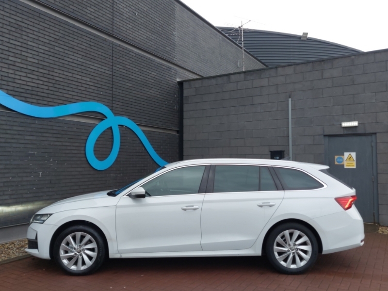 Skoda Octavia 2.0 Tdi 150 Se L Dsg White #4