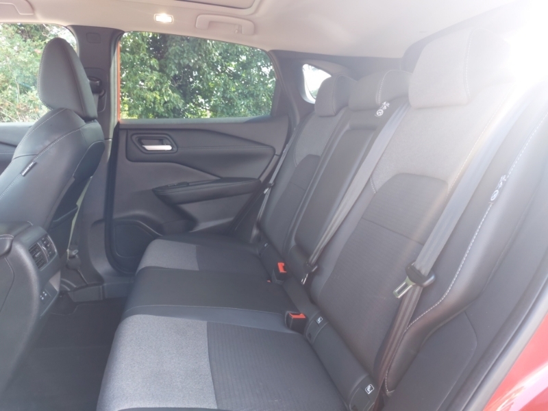 Nissan Qashqai 1.3 Dig-t Mh 158 N-connecta Xtronic Red #6