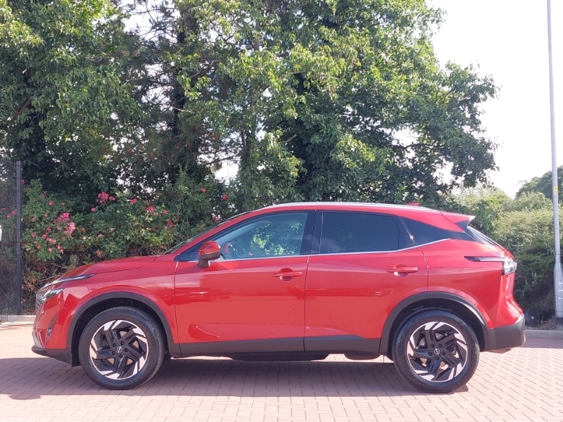 Nissan Qashqai 1.3 Dig-t Mh 158 N-connecta Xtronic Red #4
