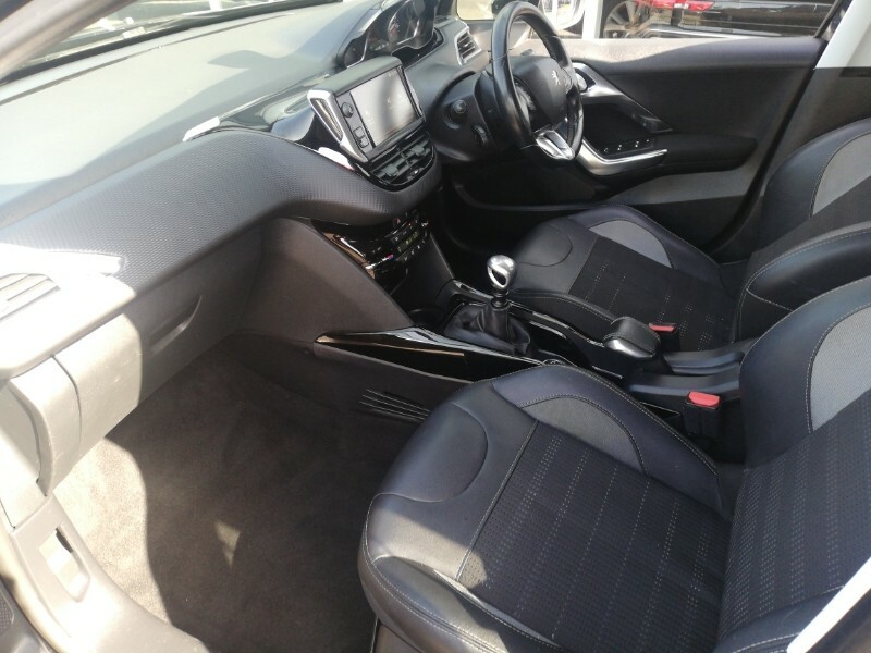 Peugeot 2008 1.2 Puretech 130 Allure Black #5