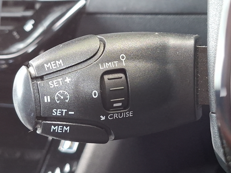 Peugeot e-2008 100Kw Allure Premium 50Kwh White #15