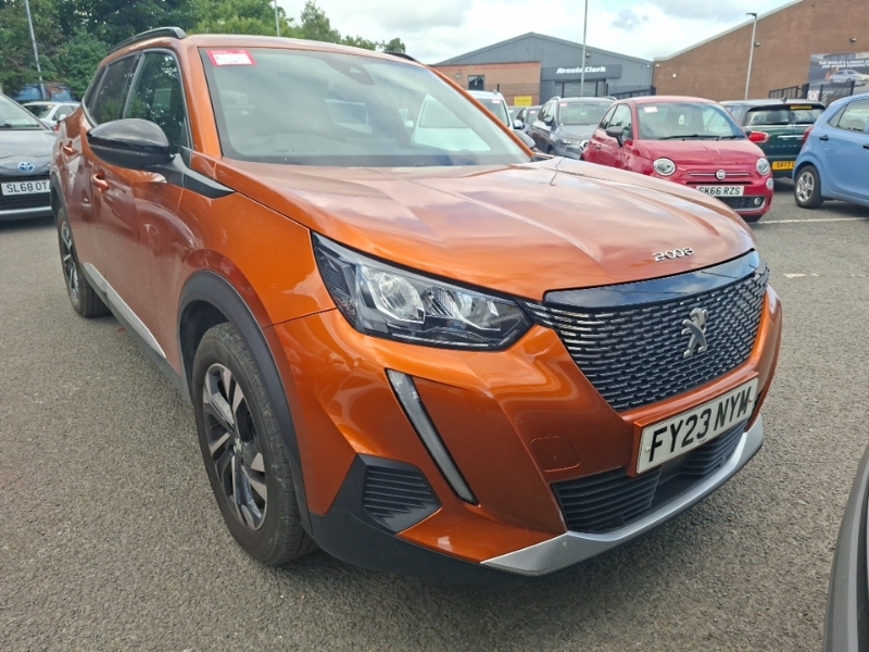 Peugeot 2008 1.2 Puretech Allure Premium Orange