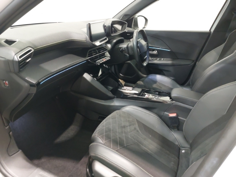 Peugeot e-2008 100Kw Gt Premium 50Kwh 11Kwch White #5