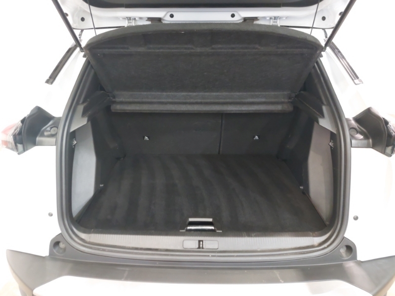 Peugeot e-2008 54Kwh First Edition 11Kw Charger White #18