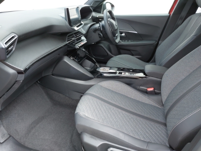 Peugeot 2008 1.2 Hybrid 136 Allure E-dsc6 Red #5