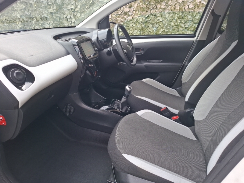 Toyota Aygo 1.0 Vvt-i X-press White #5