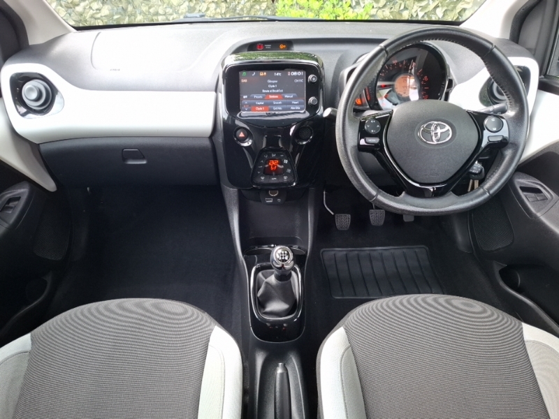 Toyota Aygo 1.0 Vvt-i X-press White #3