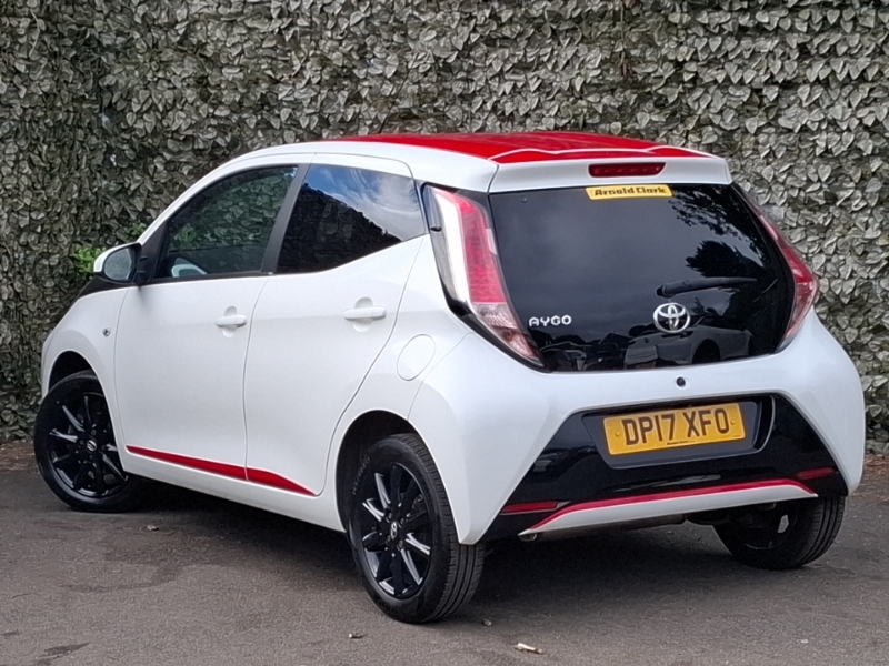 Toyota Aygo 1.0 Vvt-i X-press White #2