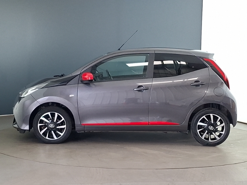 Toyota Aygo 1L X-play Black #4