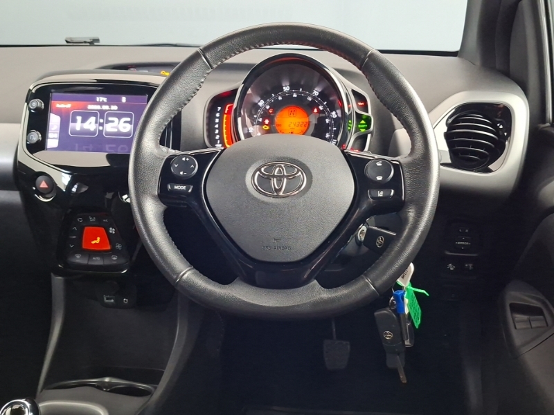 Toyota Aygo 1L X-play Black #8