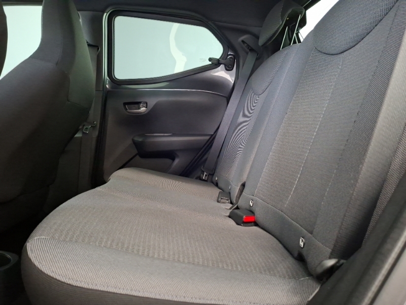 Toyota Aygo 1L X-play Black #6