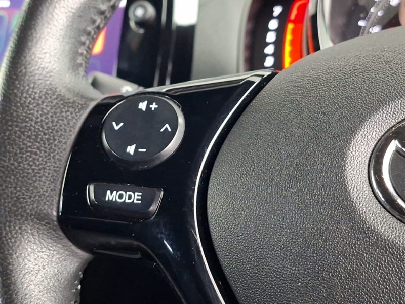 Toyota Aygo 1L X-play Black #12