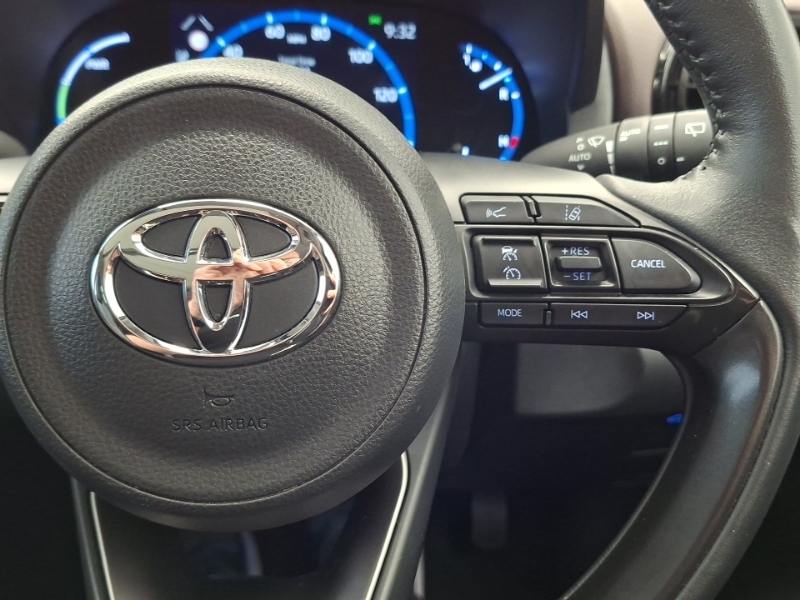 Toyota Yaris Cross Excel White #14
