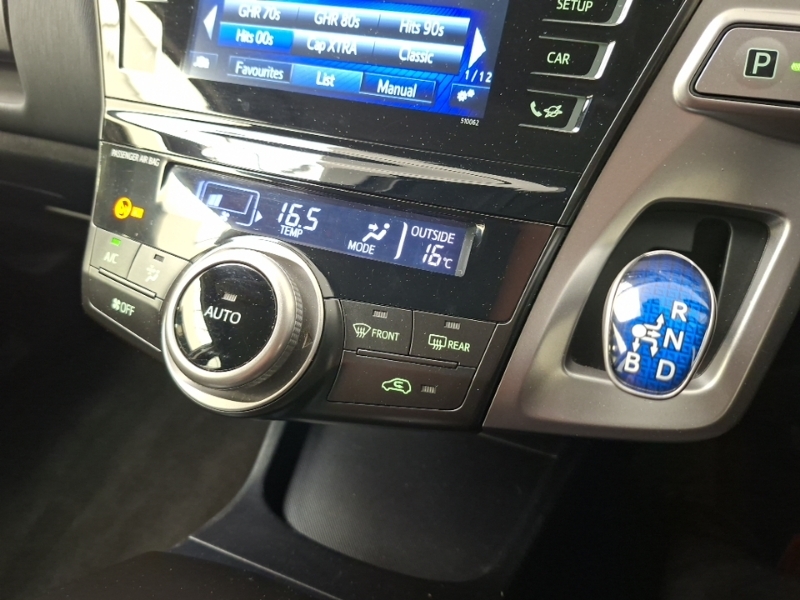 Toyota Prius+ 1.8L Icon Tss White #15