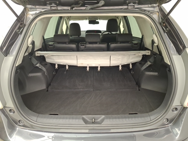 Toyota Prius+ 1.8L Icon Tss White #17