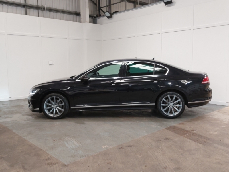 Volkswagen Passat 1.5 Tsi Evo 150 R-line Dsg Panoramic Roof Black #4