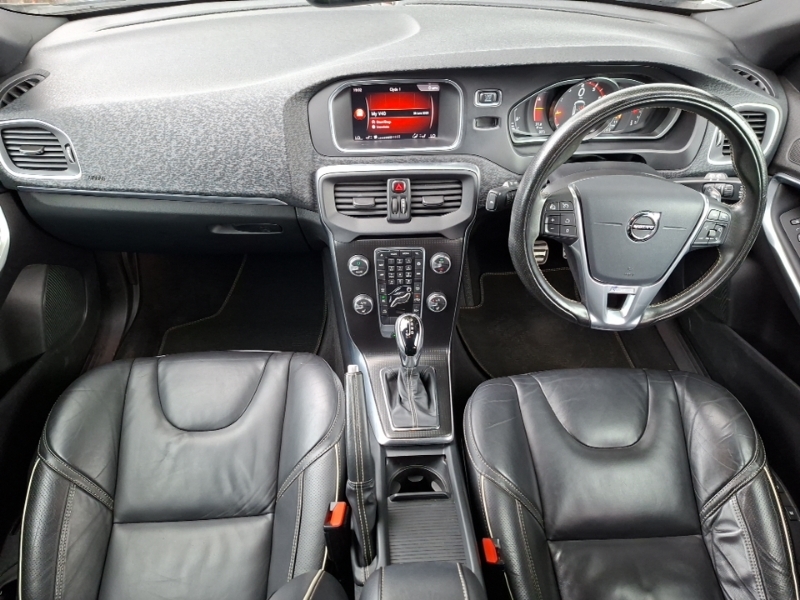 Volvo V40 T3 152 R Design Edition Geartronic Black #3