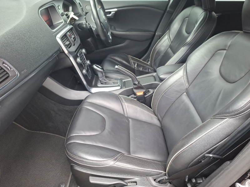 Volvo V40 T3 152 R Design Edition Geartronic Black #5