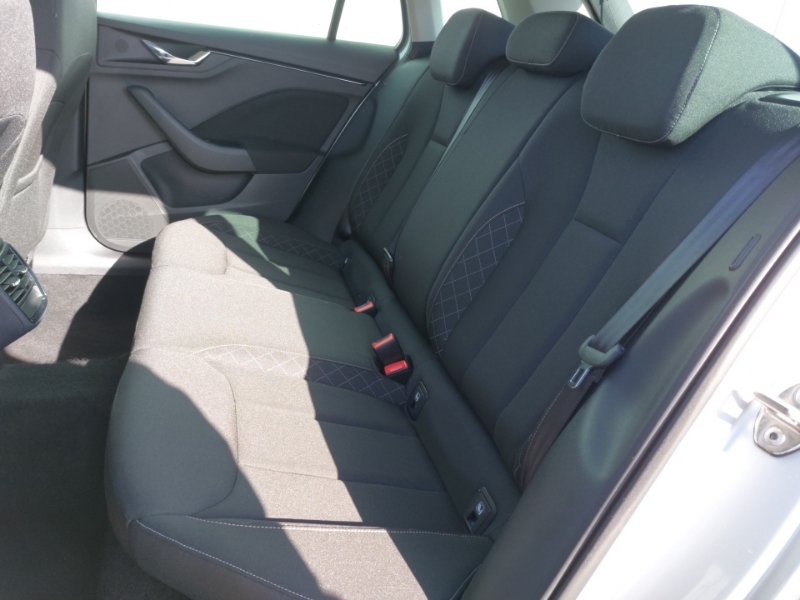 Skoda Kamiq 1.0 Tsi 110 Se Drive Silver #6