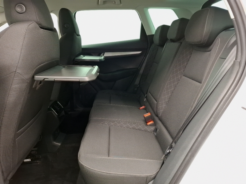 Skoda Karoq 1.6 Tdi Se Dsg White #6