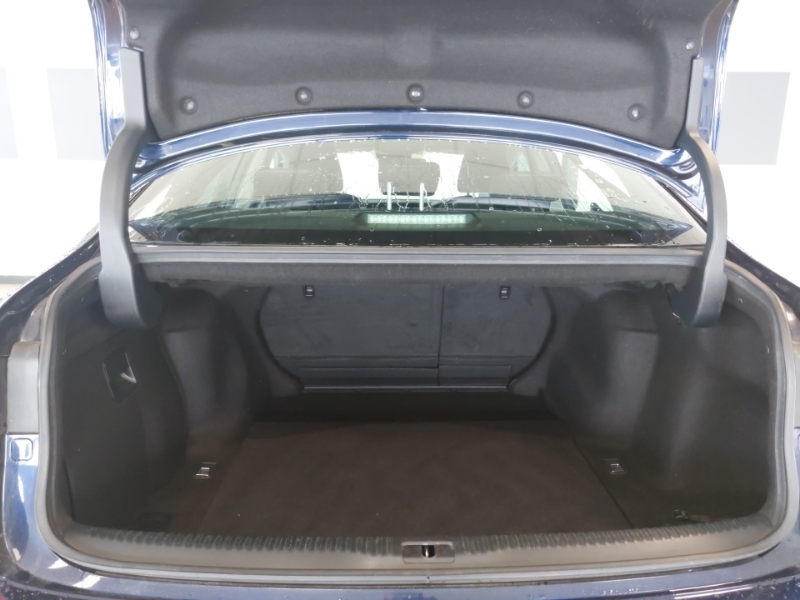 Lexus IS 2.5 300H Saloon Hybrid E-cvt Euro 6 S Red #13
