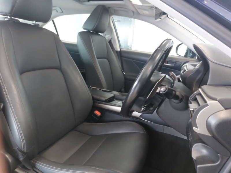 Lexus IS 2.5 300H Saloon Hybrid E-cvt Euro 6 S Red #11