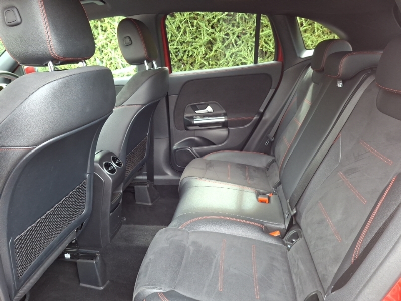 Mercedes-Benz GLA Class Gla 200D Amg Line Executive Red #6