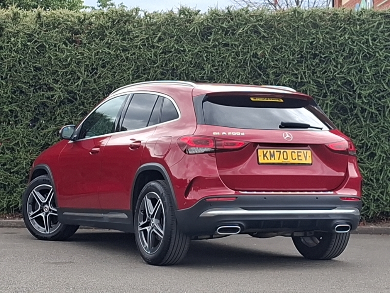Mercedes-Benz GLA Class Gla 200D Amg Line Executive Red #2