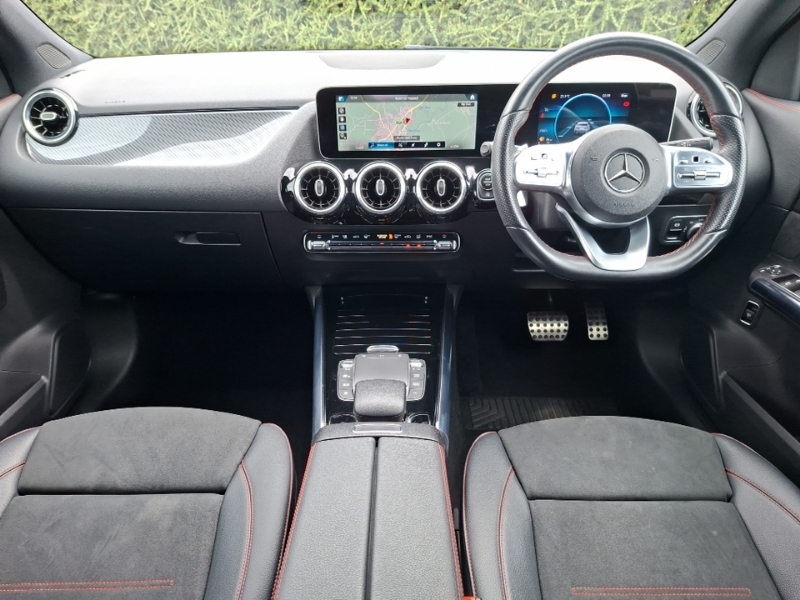 Mercedes-Benz GLA Class Gla 200D Amg Line Executive Red #3