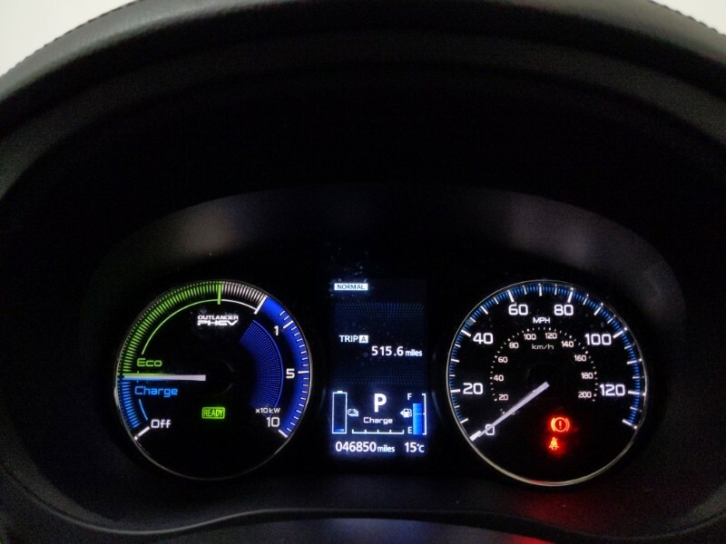 Mitsubishi Outlander 2.4H Twinmotor 13.8Kwh Dynamic Suv Plug Grey #19