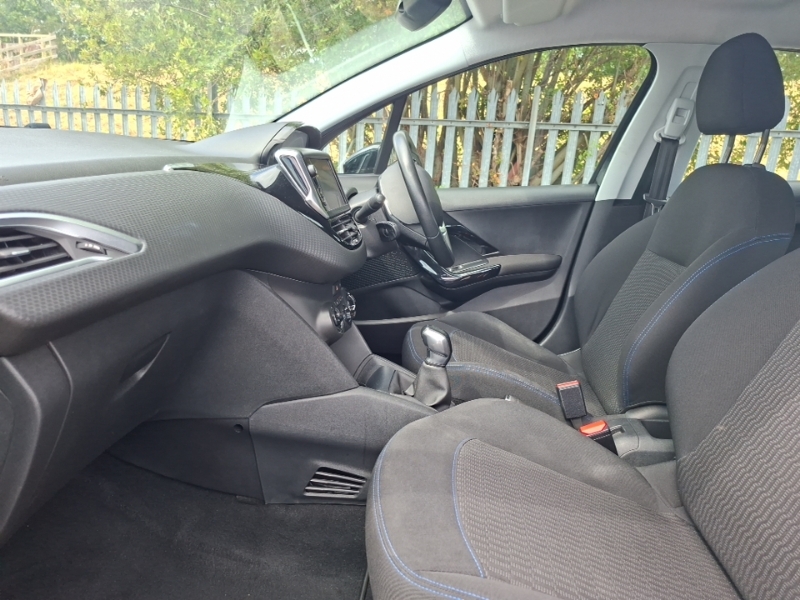Peugeot 208 1.2 Puretech 82 Signature Start Stop Black #5